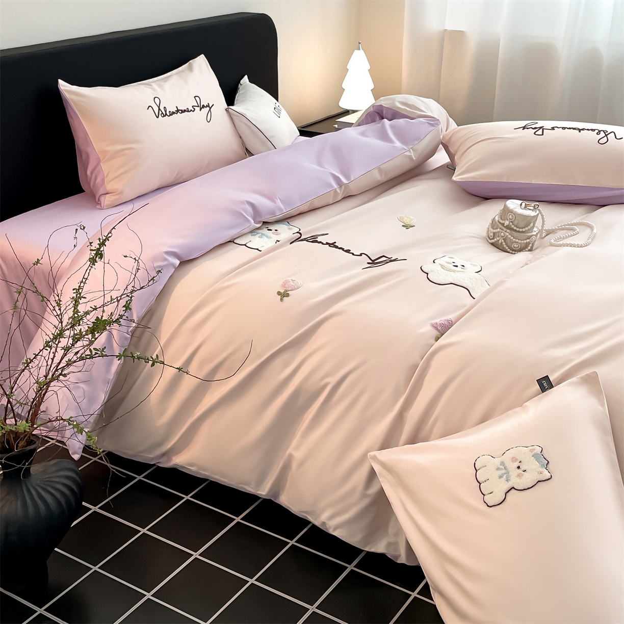 91家纺网 家纺一手货源 找家纺 （总）蓝米卡夫 2026春季新款-100S长绒棉毛巾绣系列四件套-花犬狗狗（礼盒）