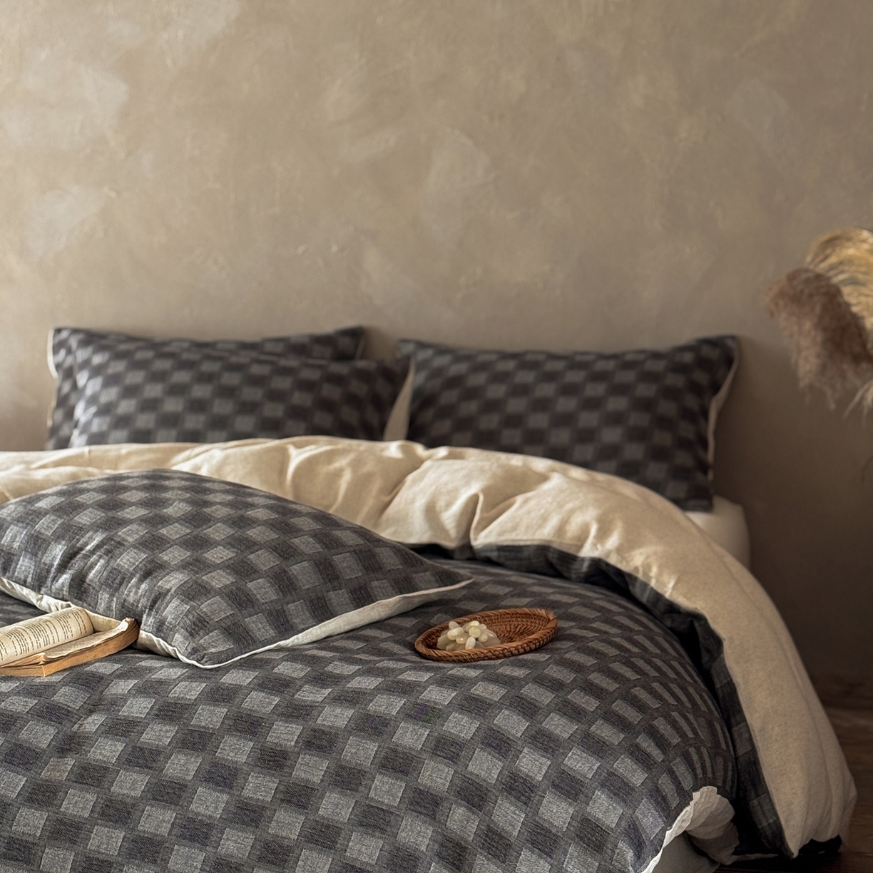 91家纺网 家纺一手货源 找家纺 （总）爱丽丝 2026新款色织提花棉麻系带款四件套-经典格