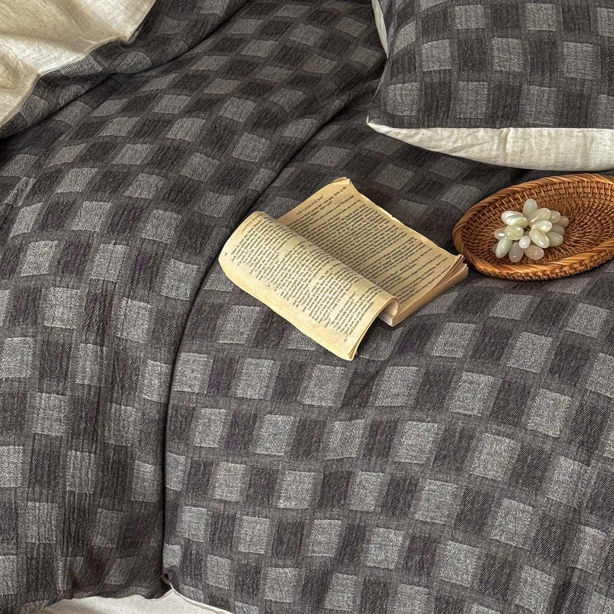 91家纺网 家纺一手货源 找家纺 （总）爱丽丝 2026新款色织提花棉麻系带款四件套-经典格