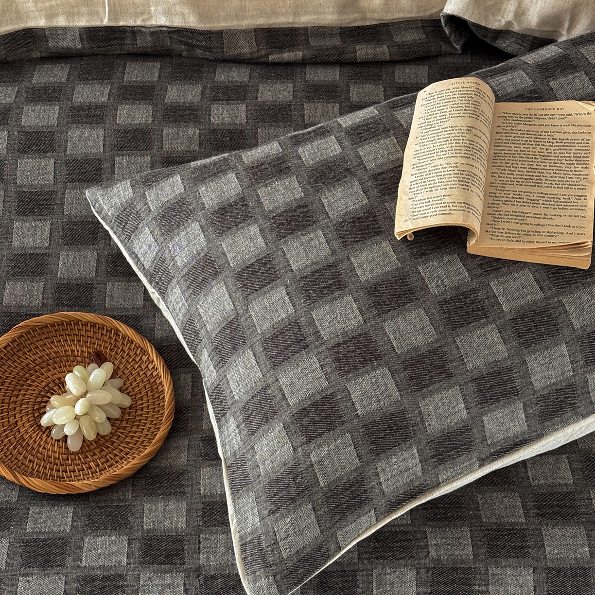 91家纺网 家纺一手货源 找家纺 （总）爱丽丝 2026新款色织提花棉麻系带款四件套-经典格