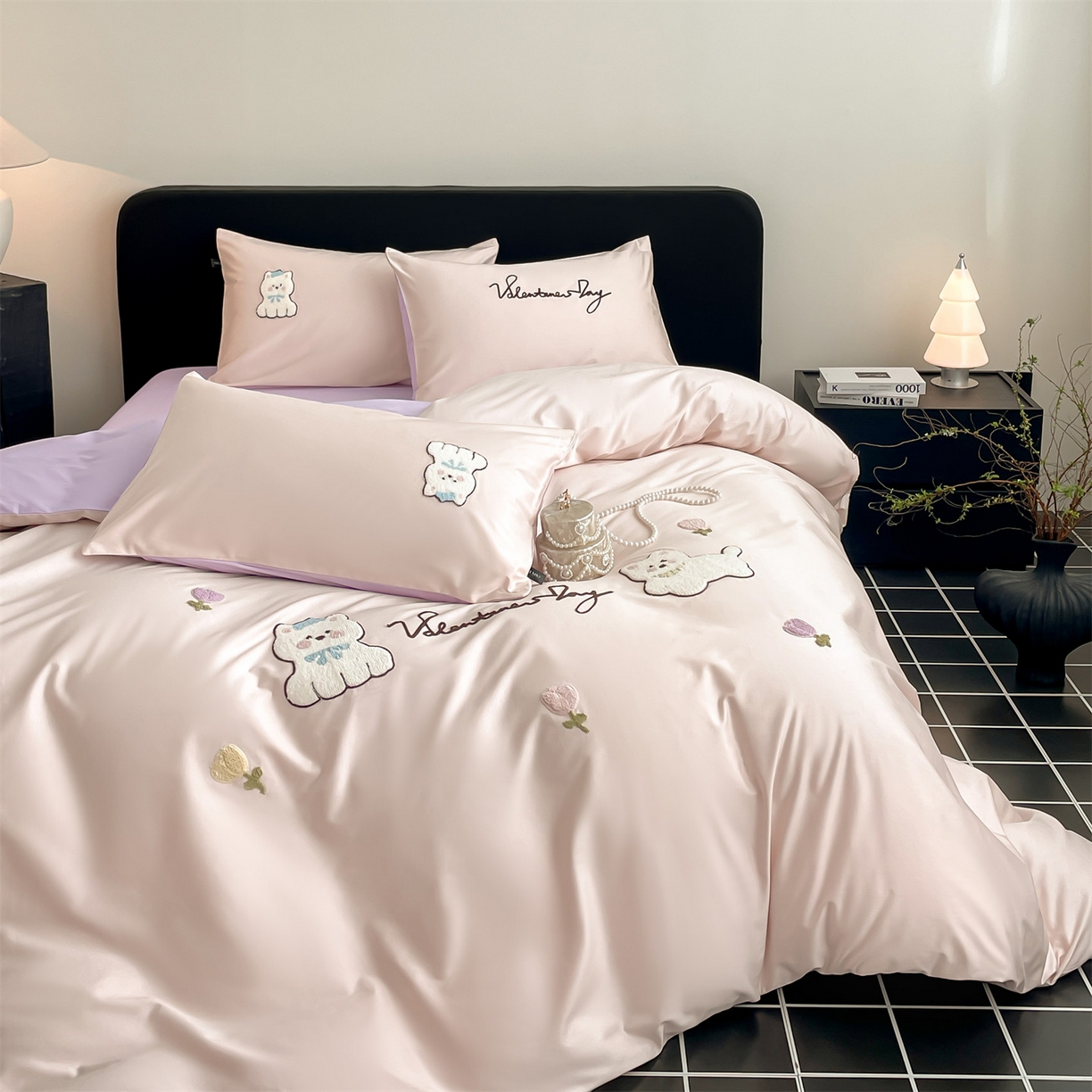 91家纺网 家纺一手货源 找家纺 蓝米卡夫 2026春季新款-100S长绒棉毛巾绣系列四件套-花犬狗狗（礼盒） 花犬狗狗-桃粉幻紫