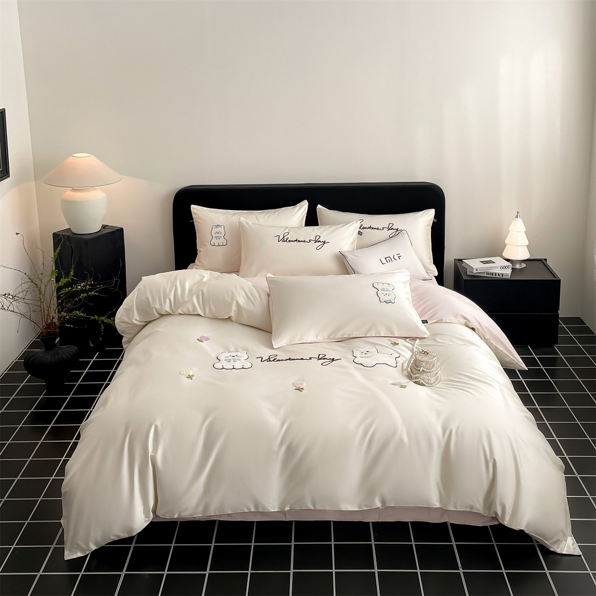 91家纺网 家纺一手货源 找家纺 蓝米卡夫 2026春季新款-100S长绒棉毛巾绣系列四件套-花犬狗狗（礼盒） 花犬狗狗-芝士粉芋