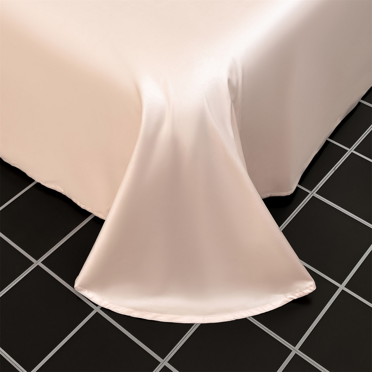 91家纺网 家纺一手货源 找家纺 蓝米卡夫 2026春季新款-100S长绒棉毛巾绣系列四件套-花犬狗狗（礼盒） 花犬狗狗-芝士粉芋