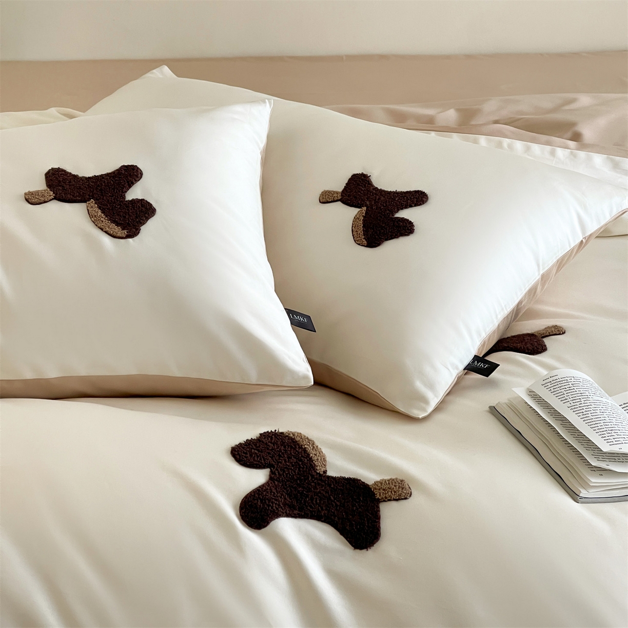 91家纺网 家纺一手货源 找家纺 （总）蓝米卡夫 2026春季新款-100S长绒棉毛巾绣系列四件套-黑马计划（礼盒）