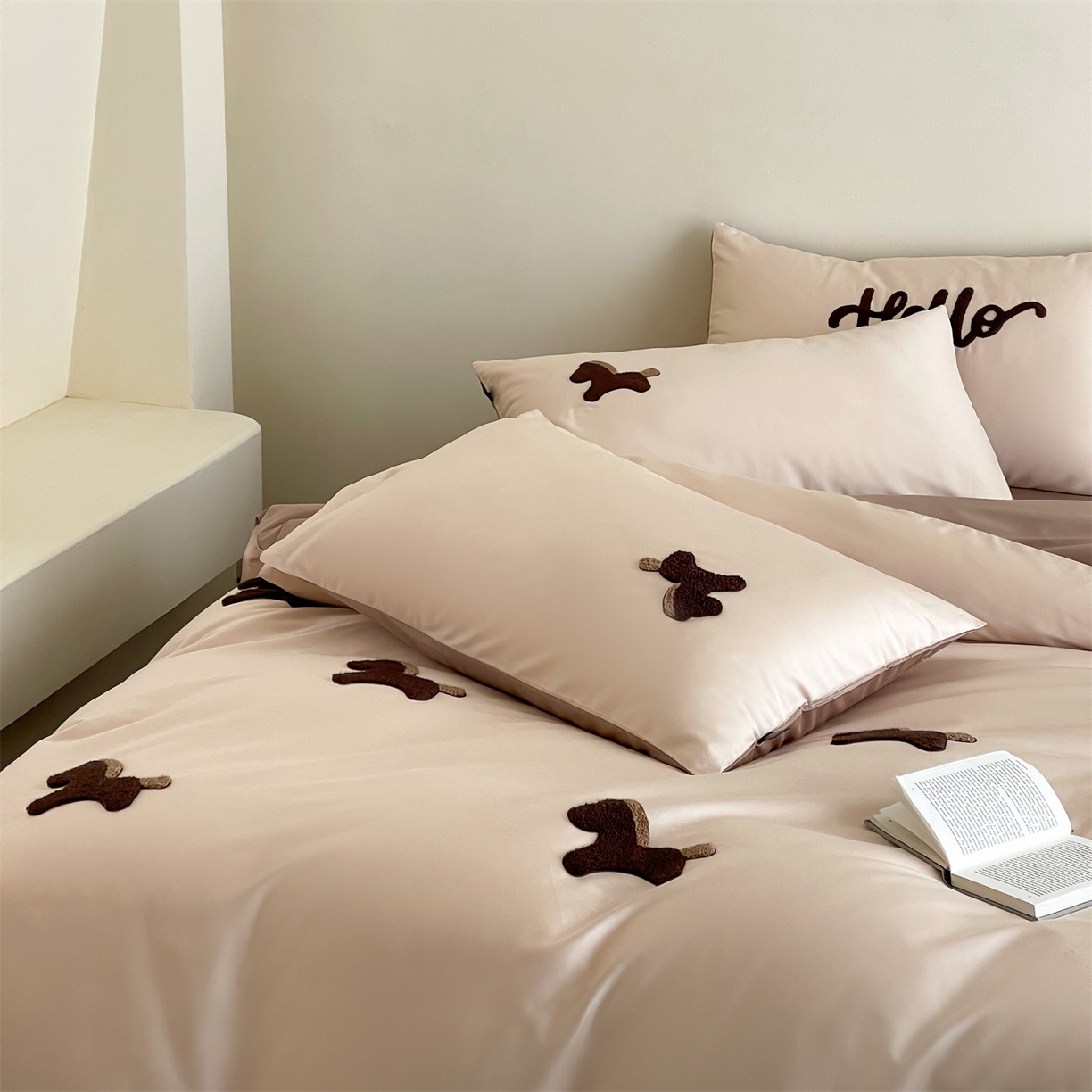 91家纺网 家纺一手货源 找家纺 蓝米卡夫 2026春季新款-100S长绒棉毛巾绣系列四件套-黑马计划（礼盒） 黑马计划-时尚茶棕