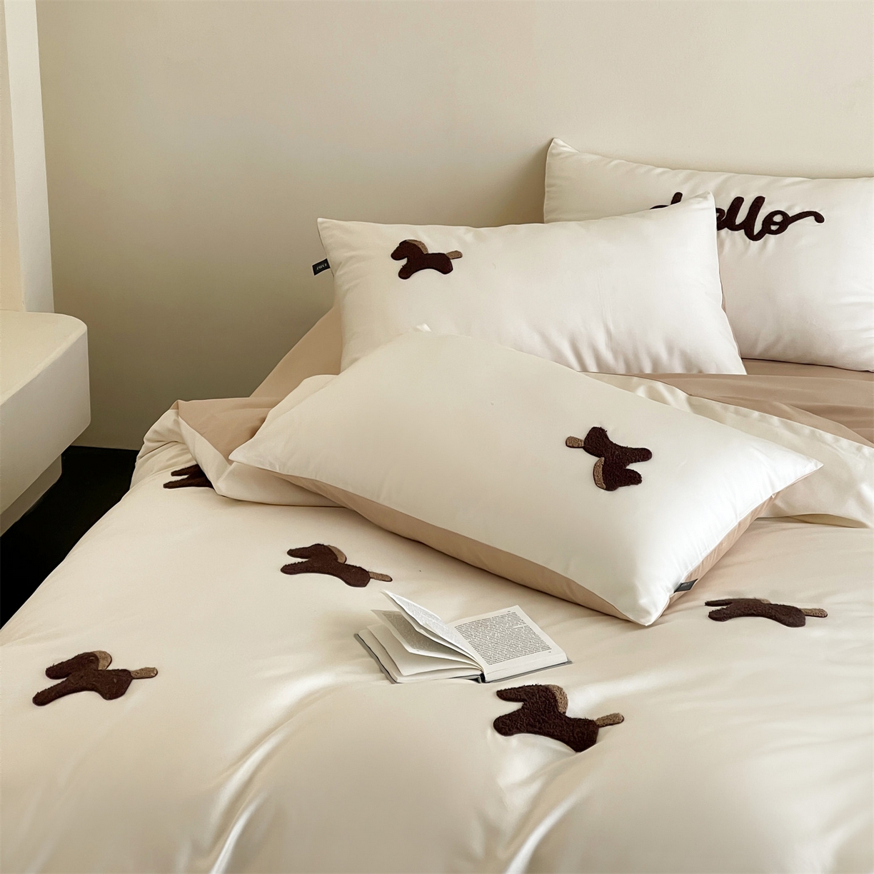 91家纺网 家纺一手货源 找家纺 蓝米卡夫 2026春季新款-100S长绒棉毛巾绣系列四件套-黑马计划（礼盒） 黑马计划-芝士奶茶