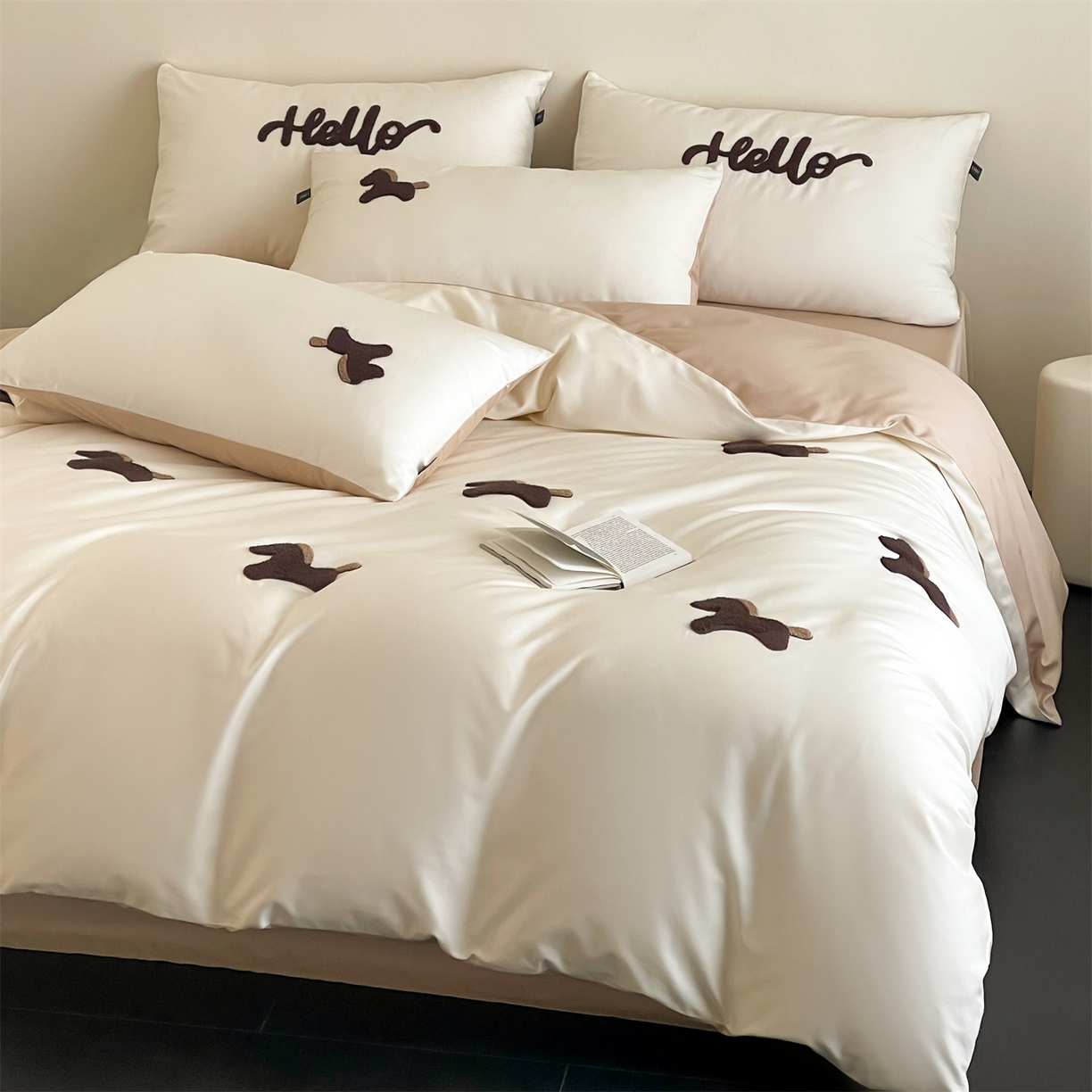 91家纺网 家纺一手货源 找家纺 蓝米卡夫 2026春季新款-100S长绒棉毛巾绣系列四件套-黑马计划（礼盒） 黑马计划-芝士奶茶