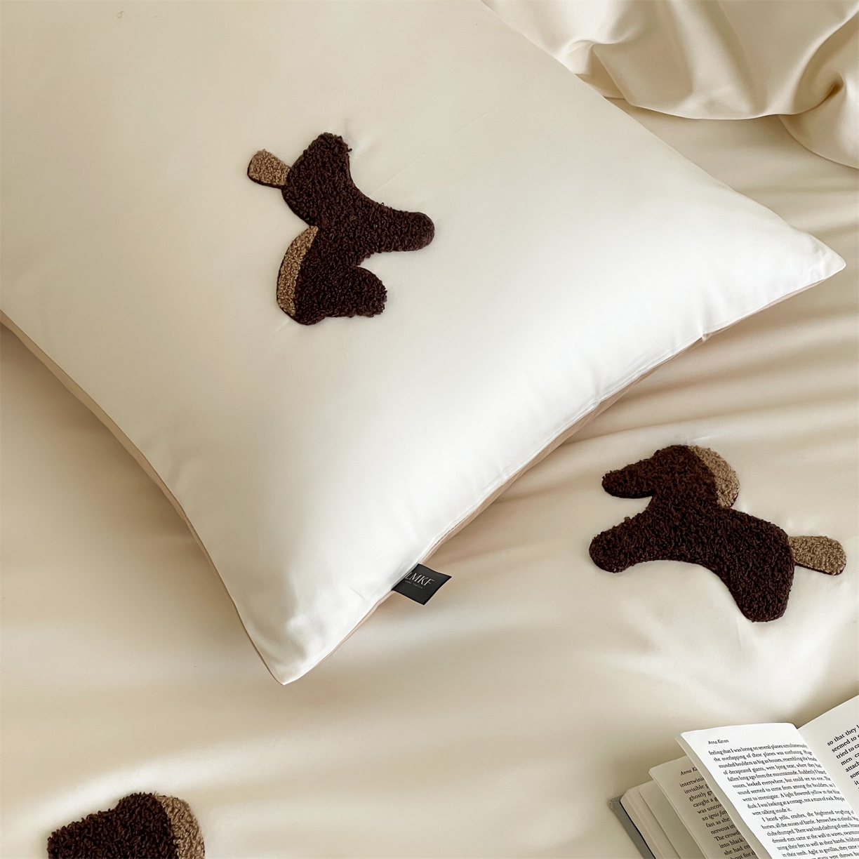 91家纺网 家纺一手货源 找家纺 蓝米卡夫 2026春季新款-100S长绒棉毛巾绣系列四件套-黑马计划（礼盒） 黑马计划-芝士奶茶