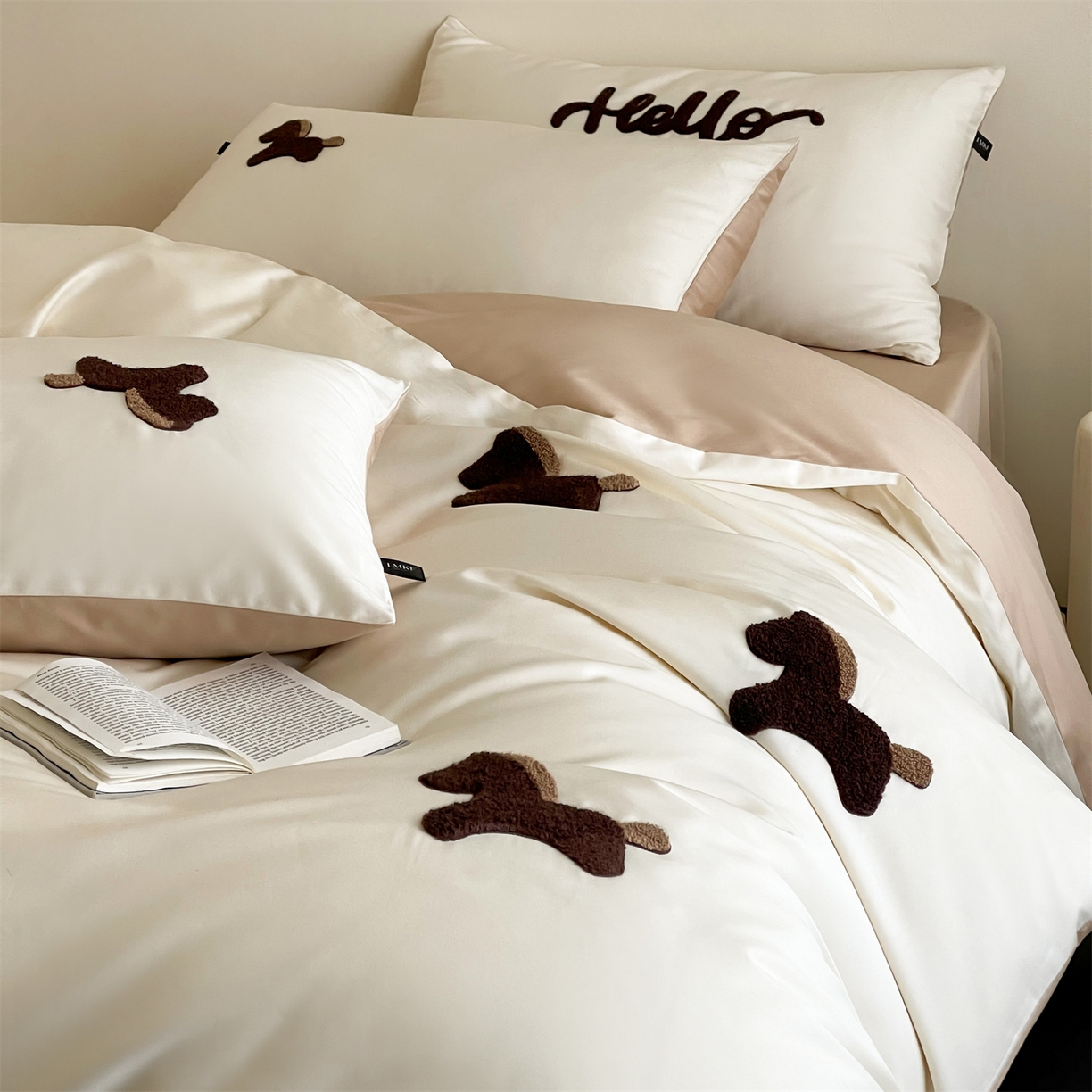 91家纺网 家纺一手货源 找家纺 蓝米卡夫 2026春季新款-100S长绒棉毛巾绣系列四件套-黑马计划（礼盒） 黑马计划-芝士奶茶