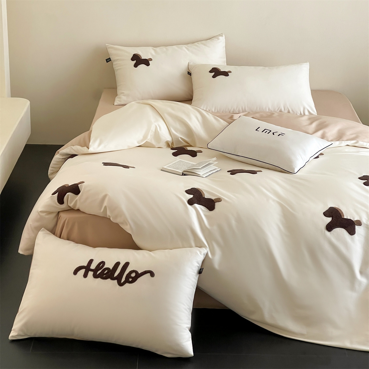 91家纺网 家纺一手货源 找家纺 （总）蓝米卡夫 2026春季新款-100S长绒棉毛巾绣系列四件套-黑马计划（礼盒）