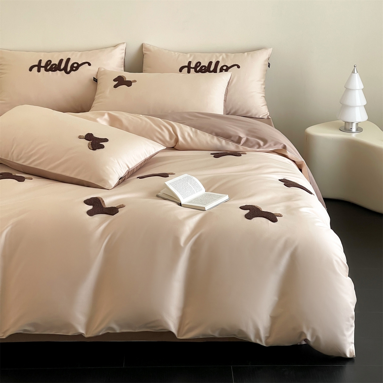 91家纺网 家纺一手货源 找家纺 蓝米卡夫 2026春季新款-100S长绒棉毛巾绣系列四件套-黑马计划（礼盒） 黑马计划-时尚茶棕