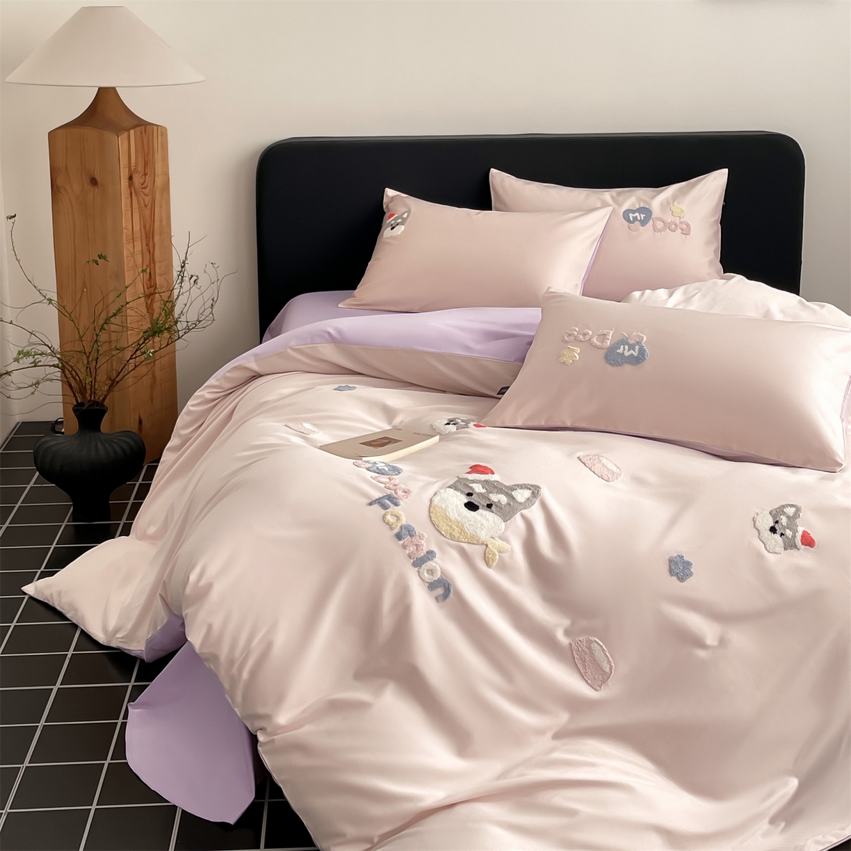 91家纺网 家纺一手货源 找家纺 （总）蓝米卡夫 2026春季新款-100S长绒棉毛巾绣系列四件套-雪纳瑞（礼盒）