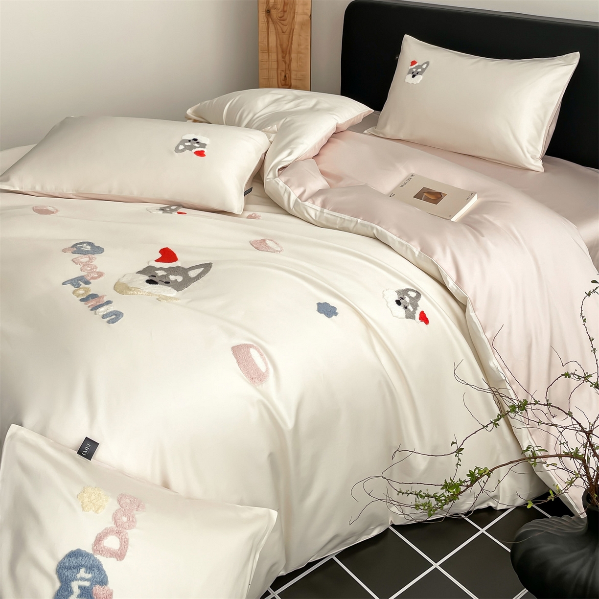 91家纺网 家纺一手货源 找家纺 蓝米卡夫 2026春季新款-100S长绒棉毛巾绣系列四件套-雪纳瑞（礼盒） 雪纳瑞-芝士粉芋