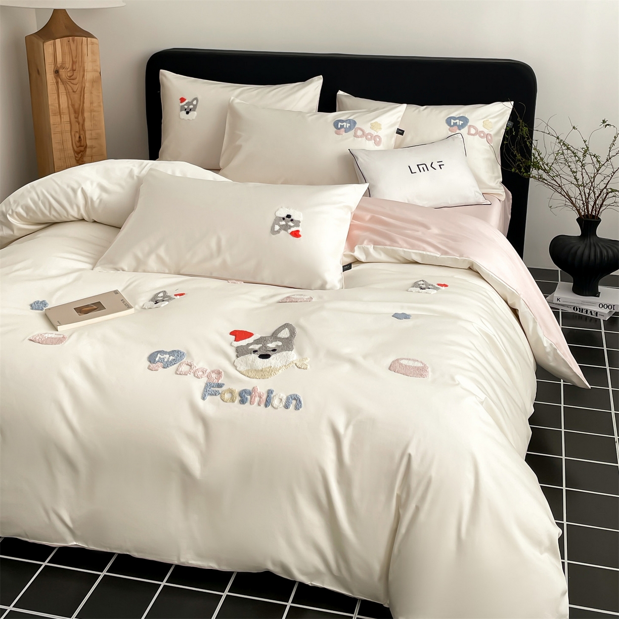 91家纺网 家纺一手货源 找家纺 蓝米卡夫 2026春季新款-100S长绒棉毛巾绣系列四件套-雪纳瑞（礼盒） 雪纳瑞-芝士粉芋