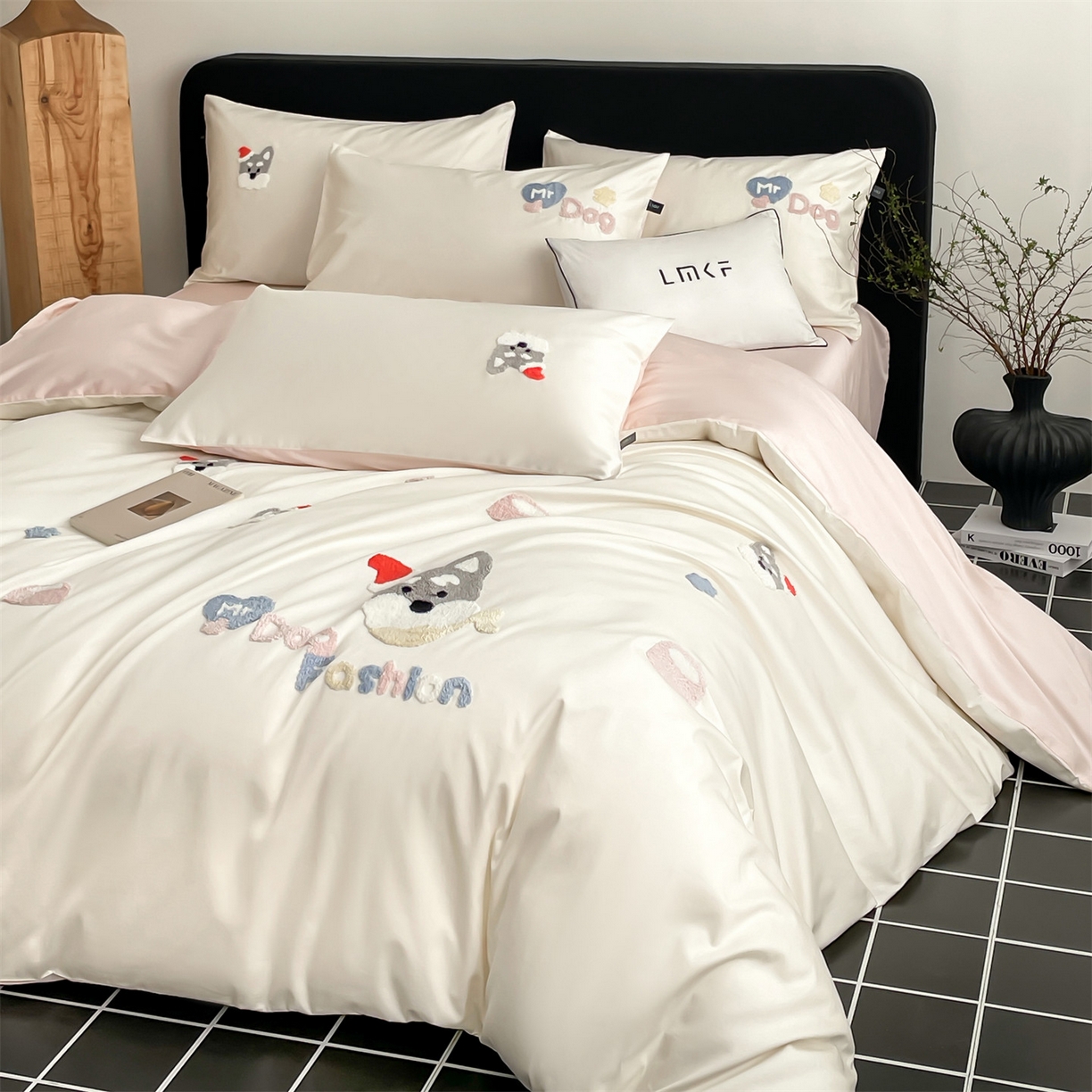 91家纺网 家纺一手货源 找家纺 蓝米卡夫 2026春季新款-100S长绒棉毛巾绣系列四件套-雪纳瑞（礼盒） 雪纳瑞-芝士粉芋