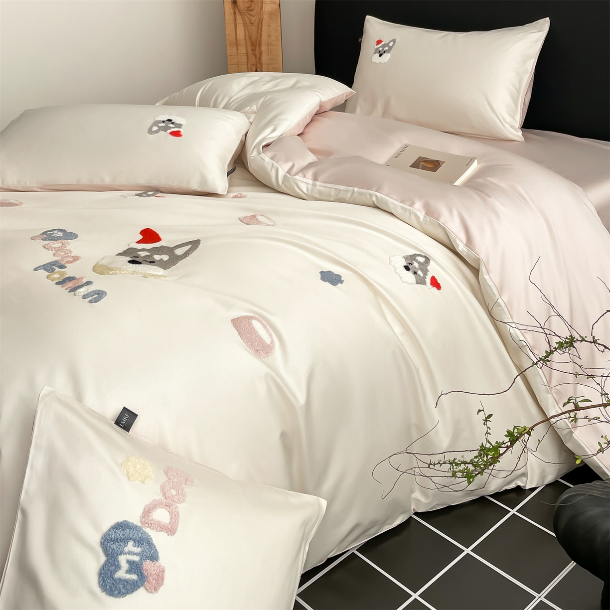 91家纺网 家纺一手货源 找家纺 蓝米卡夫 2026春季新款-100S长绒棉毛巾绣系列四件套-雪纳瑞（礼盒） 雪纳瑞-芝士粉芋