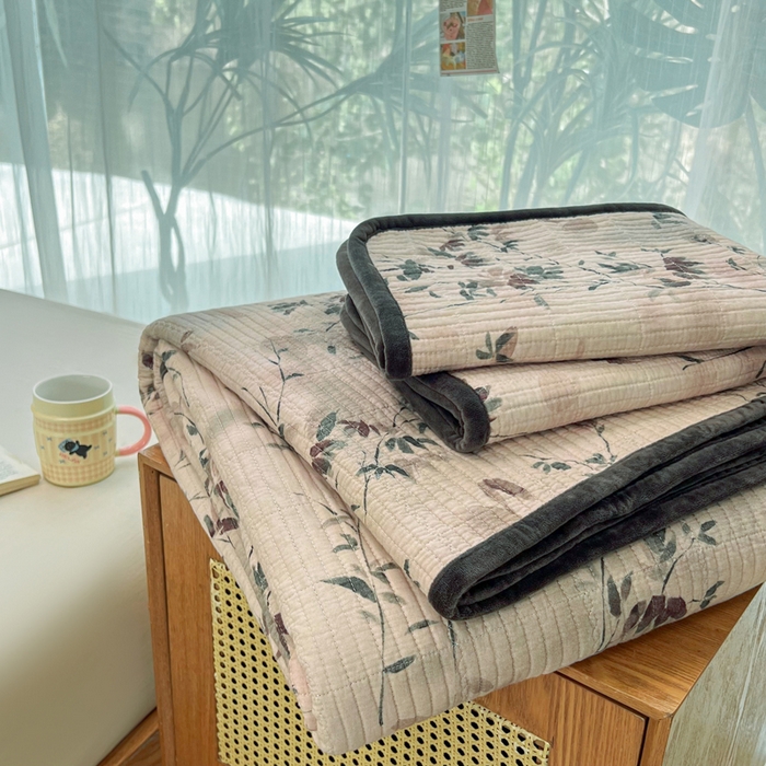 91家纺网 家纺一手货源 找家纺 （总）欣宜家纺 2026新款全棉纱布加宝宝绒填充棉花床盖三件套