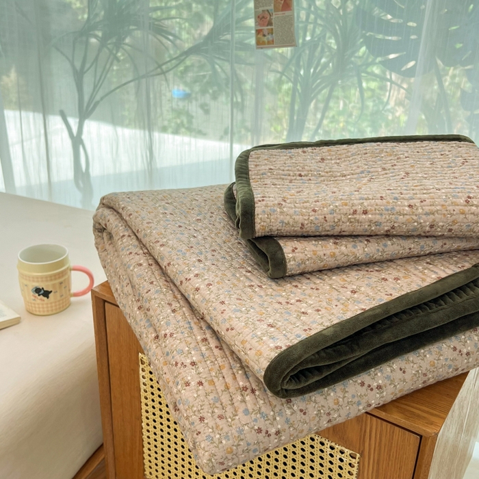 91家纺网 家纺一手货源 找家纺 （总）欣宜家纺 2026新款全棉纱布加宝宝绒填充棉花床盖三件套