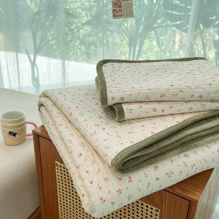 欣宜家纺 2026新款全棉纱布加宝宝绒填充棉花床盖三件套 白芷-粉