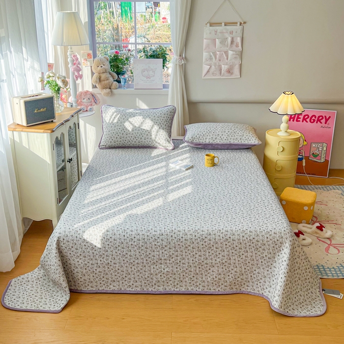 91家纺网 家纺一手货源 找家纺 欣宜家纺 2026新款全棉纱布加宝宝绒填充棉花床盖三件套 杜桑花园-灰