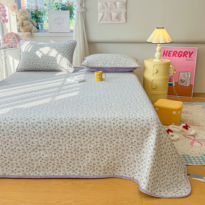 91家纺网 家纺一手货源 找家纺 欣宜家纺 2026新款全棉纱布加宝宝绒填充棉花床盖三件套 杜桑花园-灰