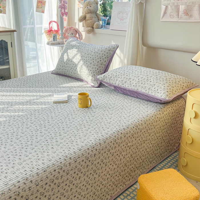 91家纺网 家纺一手货源 找家纺 欣宜家纺 2026新款全棉纱布加宝宝绒填充棉花床盖三件套 杜桑花园-灰