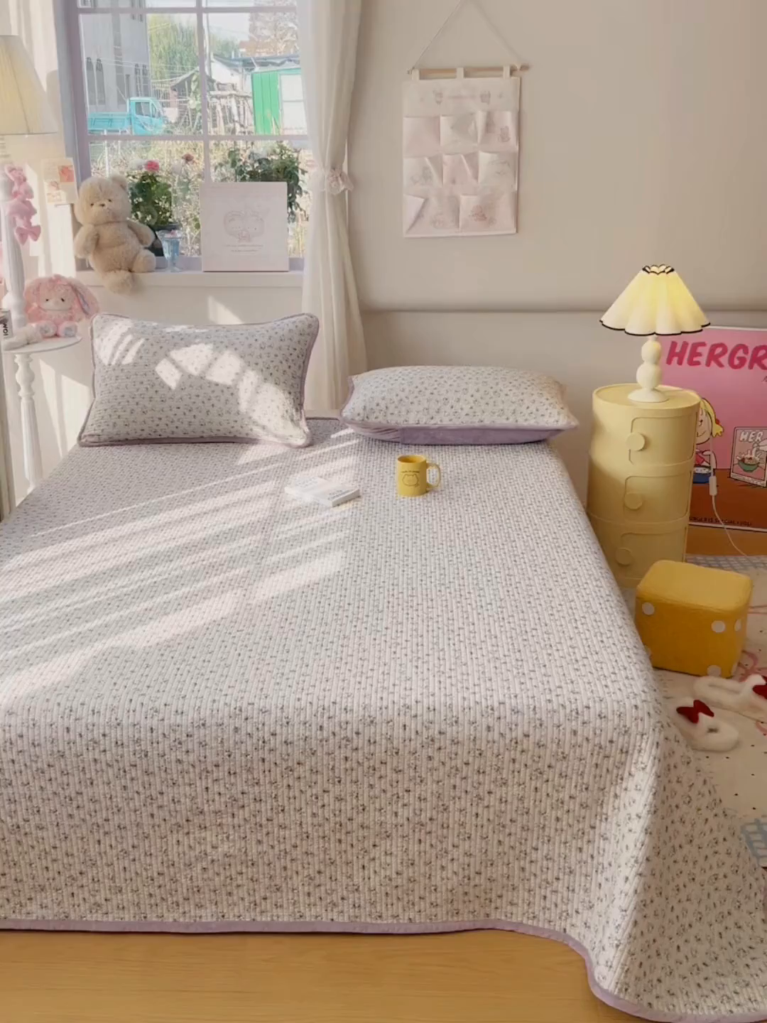 91家纺网 家纺一手货源 找家纺 欣宜家纺 2026新款全棉纱布加宝宝绒填充棉花床盖三件套 杜桑花园-灰