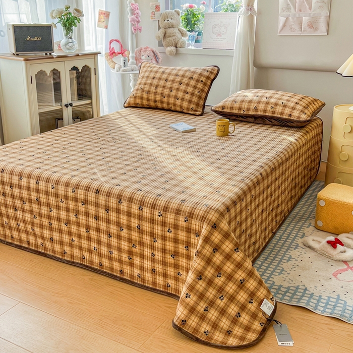 91家纺网 家纺一手货源 找家纺 欣宜家纺 2026新款全棉纱布加宝宝绒填充棉花床盖三件套 格格巫