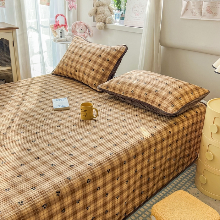 91家纺网 家纺一手货源 找家纺 欣宜家纺 2026新款全棉纱布加宝宝绒填充棉花床盖三件套 格格巫