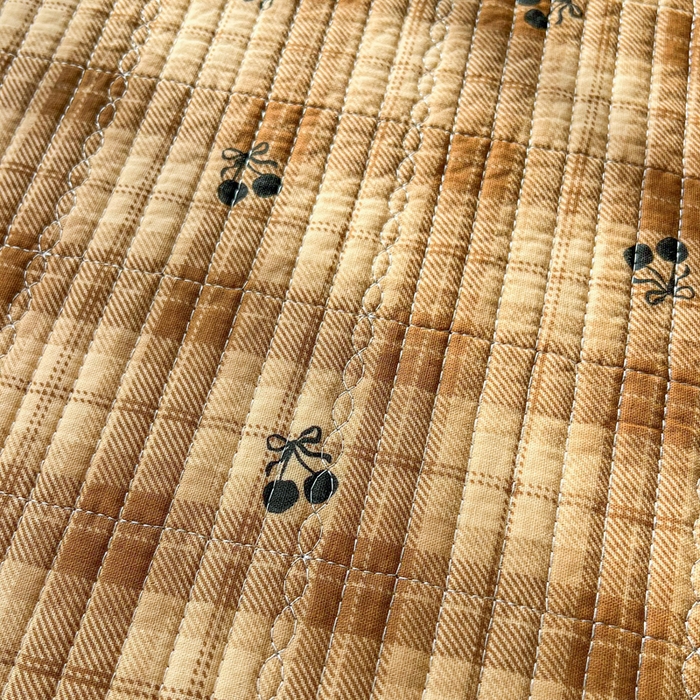 91家纺网 家纺一手货源 找家纺 欣宜家纺 2026新款全棉纱布加宝宝绒填充棉花床盖三件套 格格巫