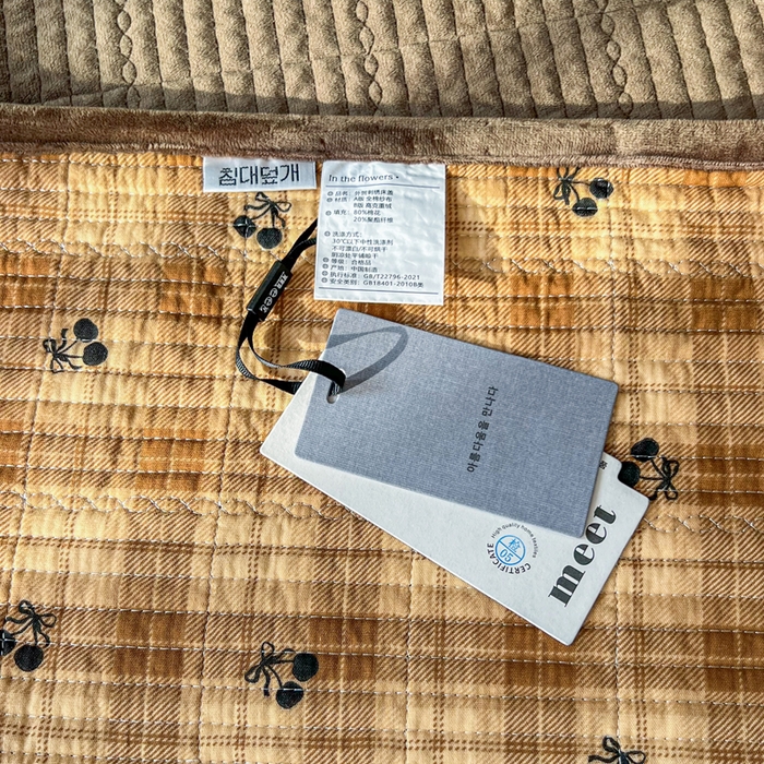 91家纺网 家纺一手货源 找家纺 欣宜家纺 2026新款全棉纱布加宝宝绒填充棉花床盖三件套 格格巫