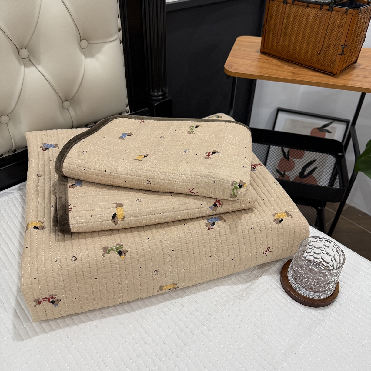 欣宜家纺 2026新款全棉纱布加宝宝绒填充棉花床盖三件套 面包狗