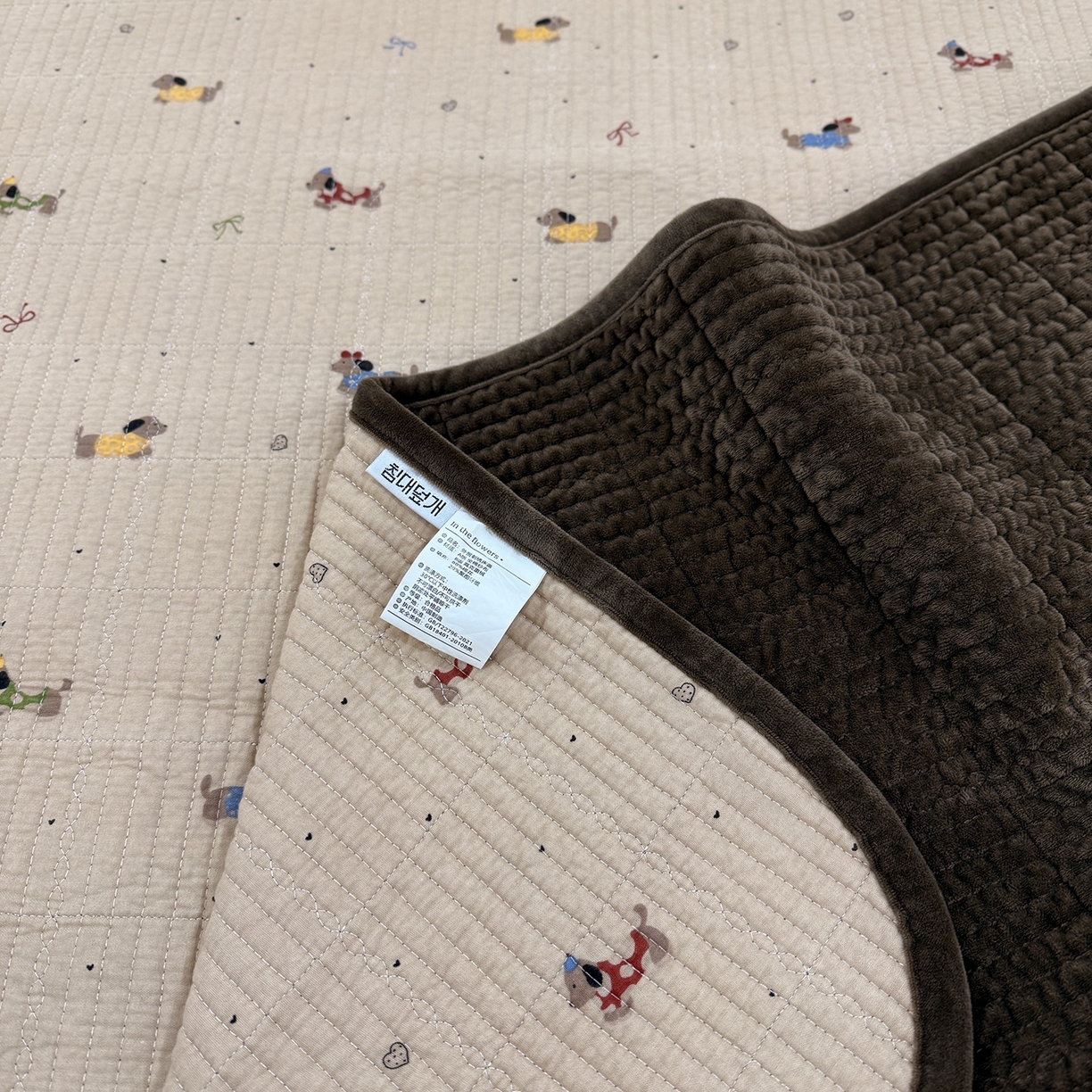 91家纺网 家纺一手货源 找家纺 欣宜家纺 2026新款全棉纱布加宝宝绒填充棉花床盖三件套 面包狗