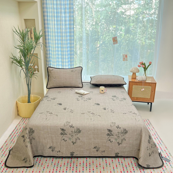 91家纺网 家纺一手货源 找家纺 欣宜家纺 2026新款全棉纱布加宝宝绒填充棉花床盖三件套 木槿