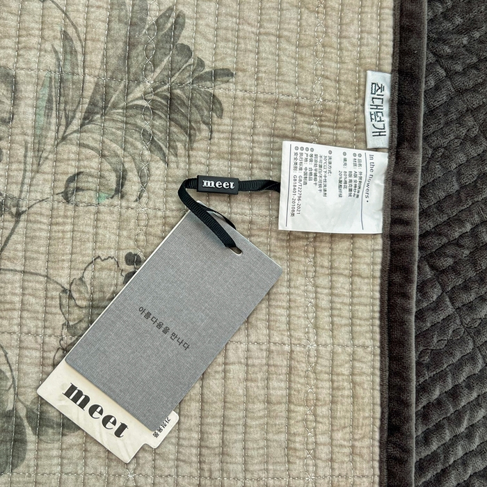 91家纺网 家纺一手货源 找家纺 欣宜家纺 2026新款全棉纱布加宝宝绒填充棉花床盖三件套 木槿