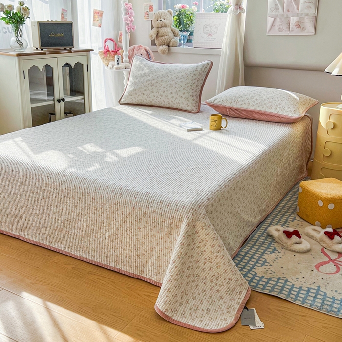 91家纺网 家纺一手货源 找家纺 欣宜家纺 2026新款全棉纱布加宝宝绒填充棉花床盖三件套 浅夏-米