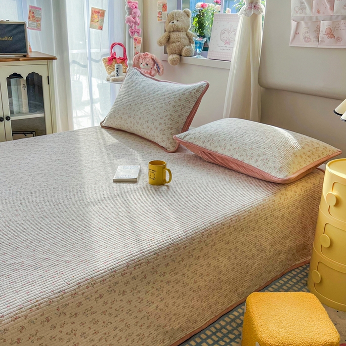 91家纺网 家纺一手货源 找家纺 欣宜家纺 2026新款全棉纱布加宝宝绒填充棉花床盖三件套 浅夏-米