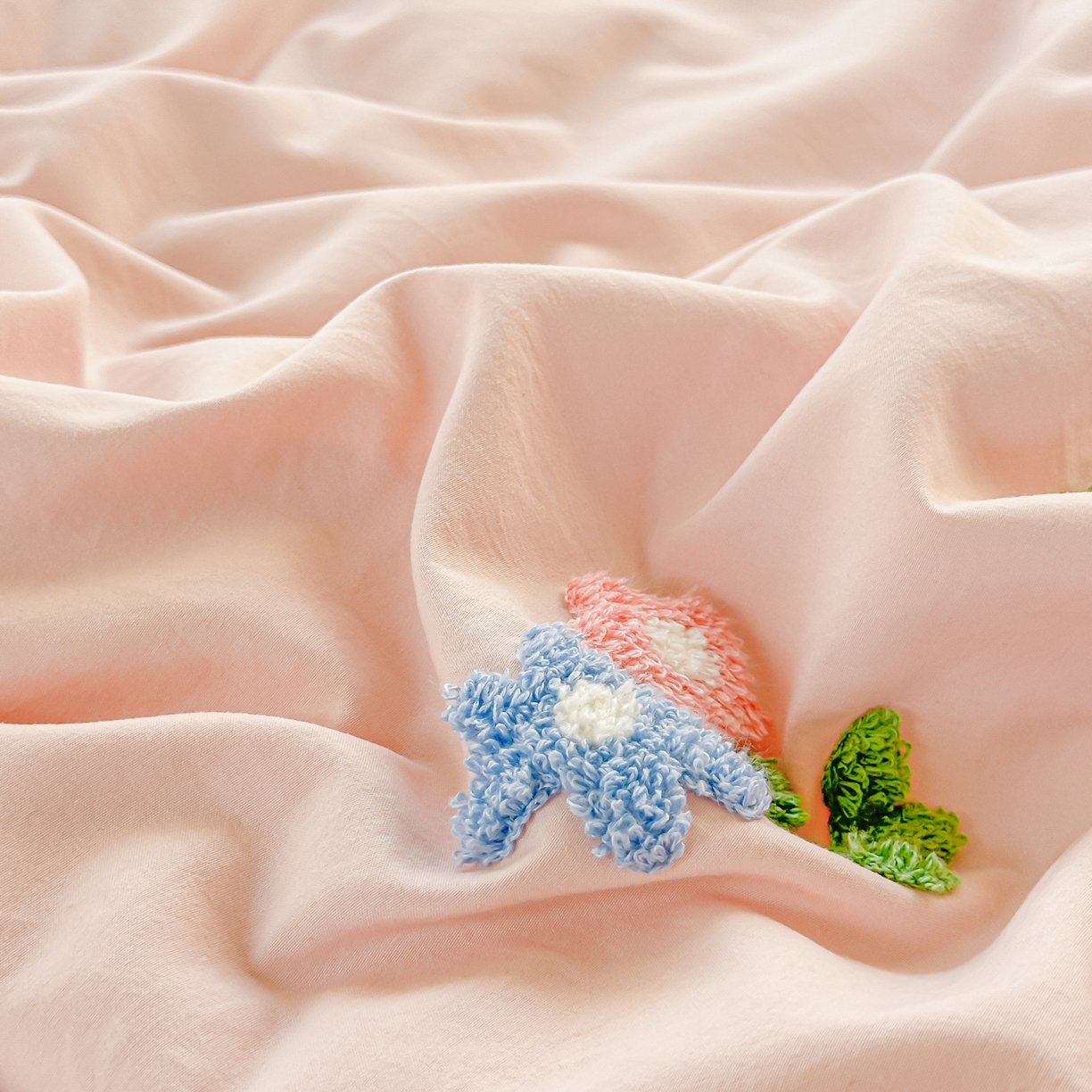 91家纺网 家纺一手货源 找家纺 佳鸿家纺 2026新款彷棉云朵棉毛巾绣四件套学生宿舍三件套萌宠系列（提供买家秀） 萌宠狗狗