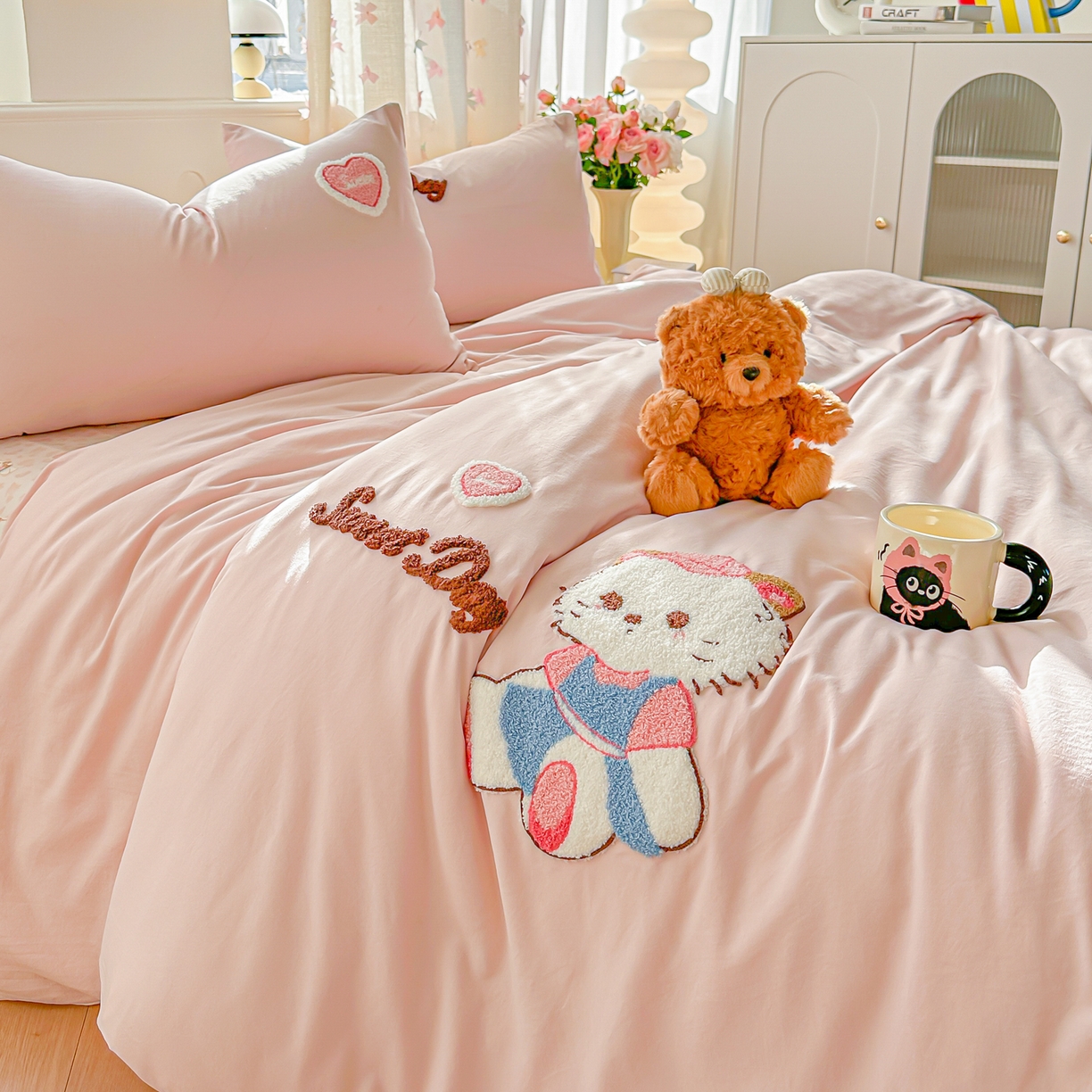 91家纺网 家纺一手货源 找家纺 佳鸿家纺 2026新款彷棉云朵棉毛巾绣四件套学生宿舍三件套萌宠系列（提供买家秀） 甜心猫