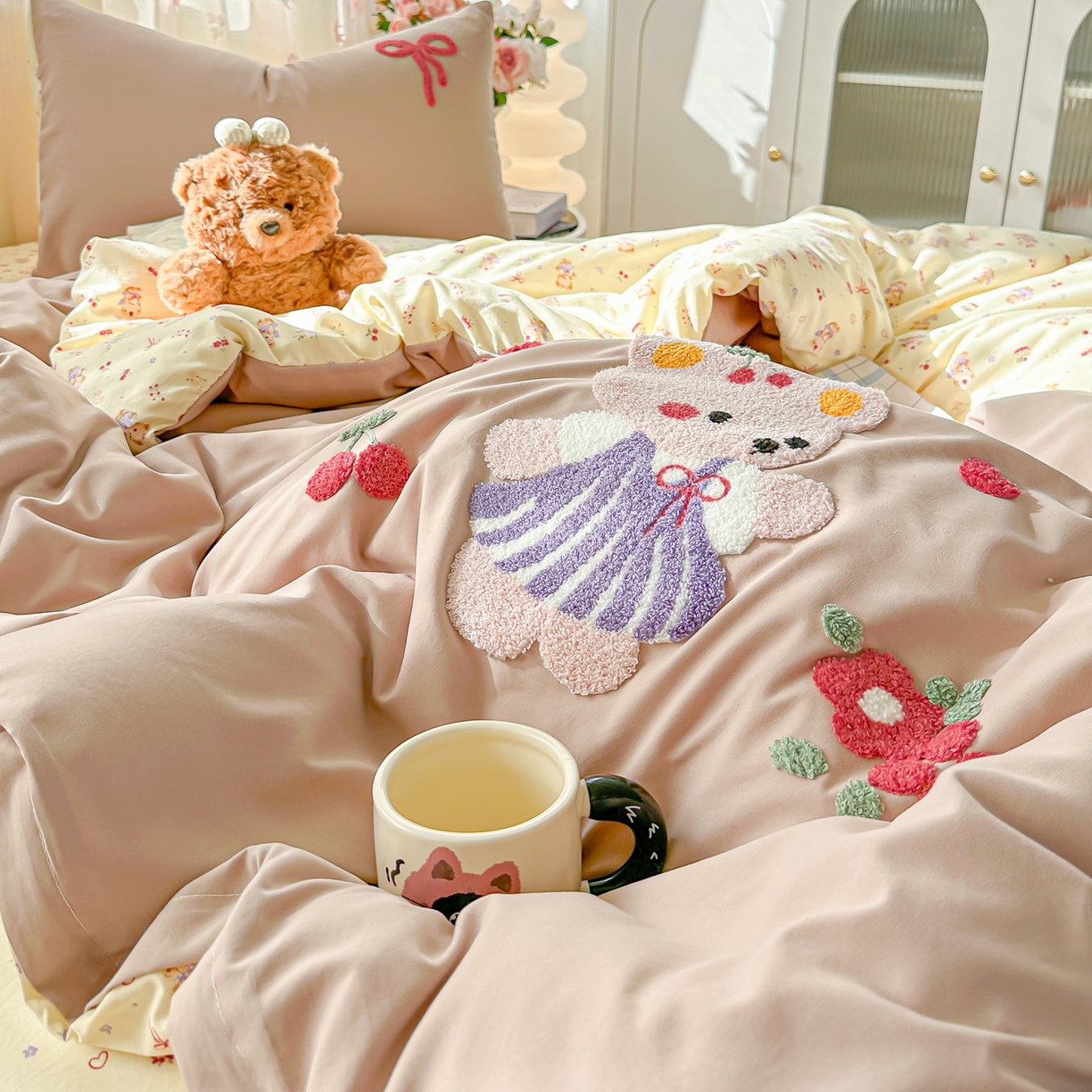91家纺网 家纺一手货源 找家纺 佳鸿家纺 2026新款彷棉云朵棉毛巾绣四件套学生宿舍三件套萌宠系列（提供买家秀） 小熊公主