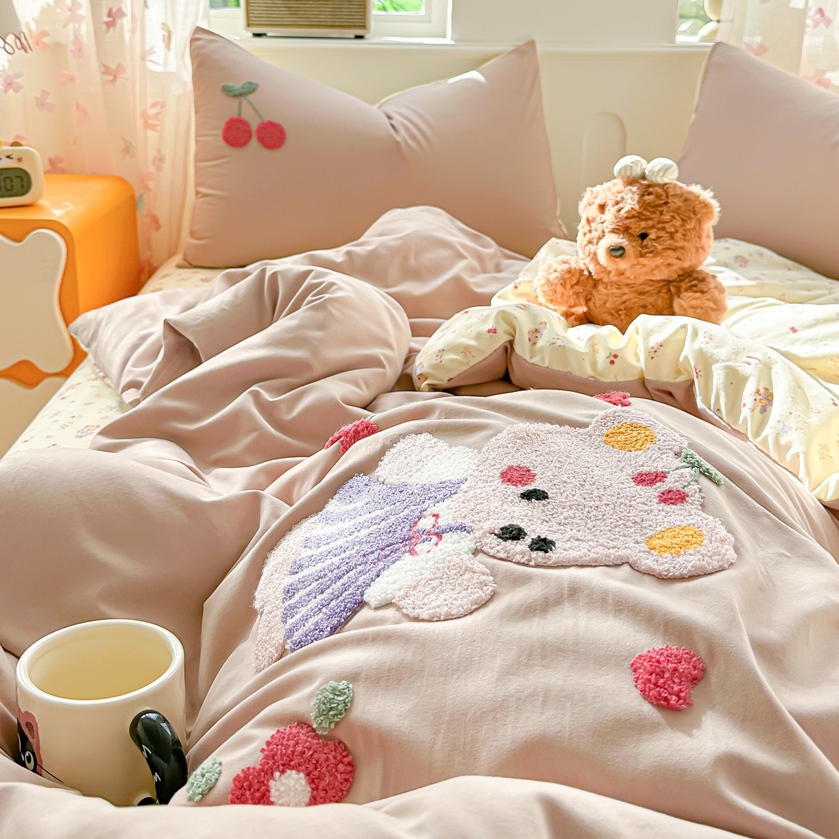 91家纺网 家纺一手货源 找家纺 佳鸿家纺 2026新款彷棉云朵棉毛巾绣四件套学生宿舍三件套萌宠系列（提供买家秀） 小熊公主