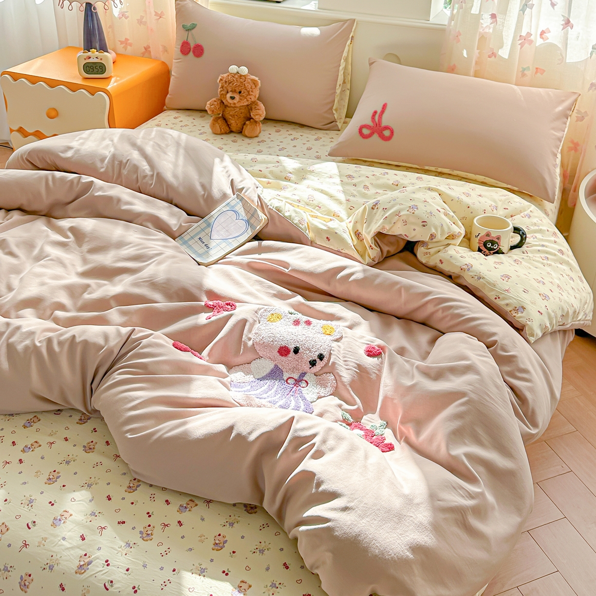 91家纺网 家纺一手货源 找家纺 佳鸿家纺 2026新款彷棉云朵棉毛巾绣四件套学生宿舍三件套萌宠系列（提供买家秀） 小熊公主