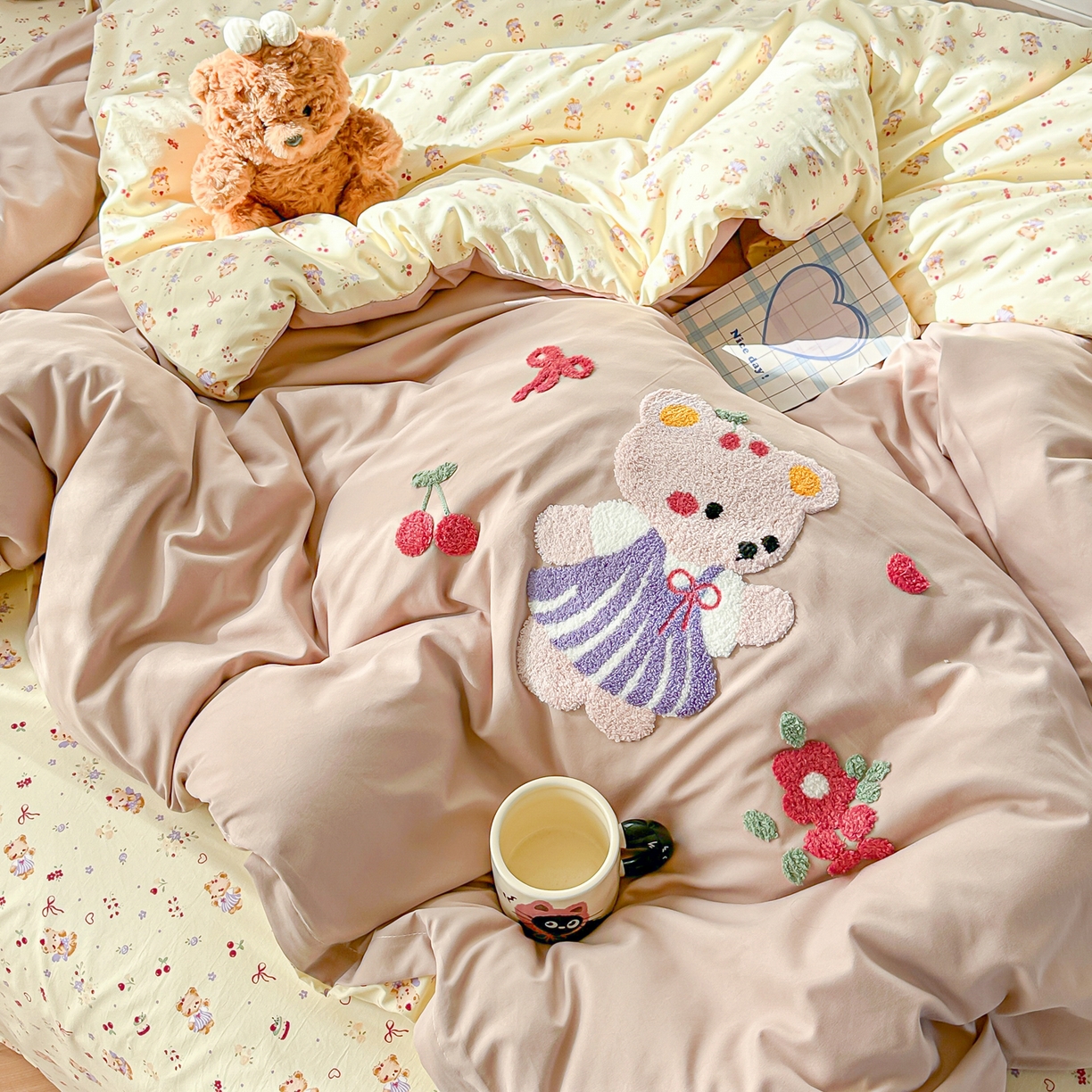 91家纺网 家纺一手货源 找家纺 佳鸿家纺 2026新款彷棉云朵棉毛巾绣四件套学生宿舍三件套萌宠系列（提供买家秀） 小熊公主