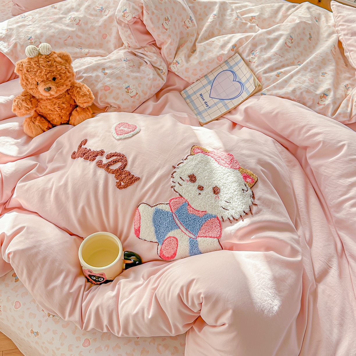 91家纺网 家纺一手货源 找家纺 佳鸿家纺 2026新款彷棉云朵棉毛巾绣四件套学生宿舍三件套萌宠系列（提供买家秀） 甜心猫