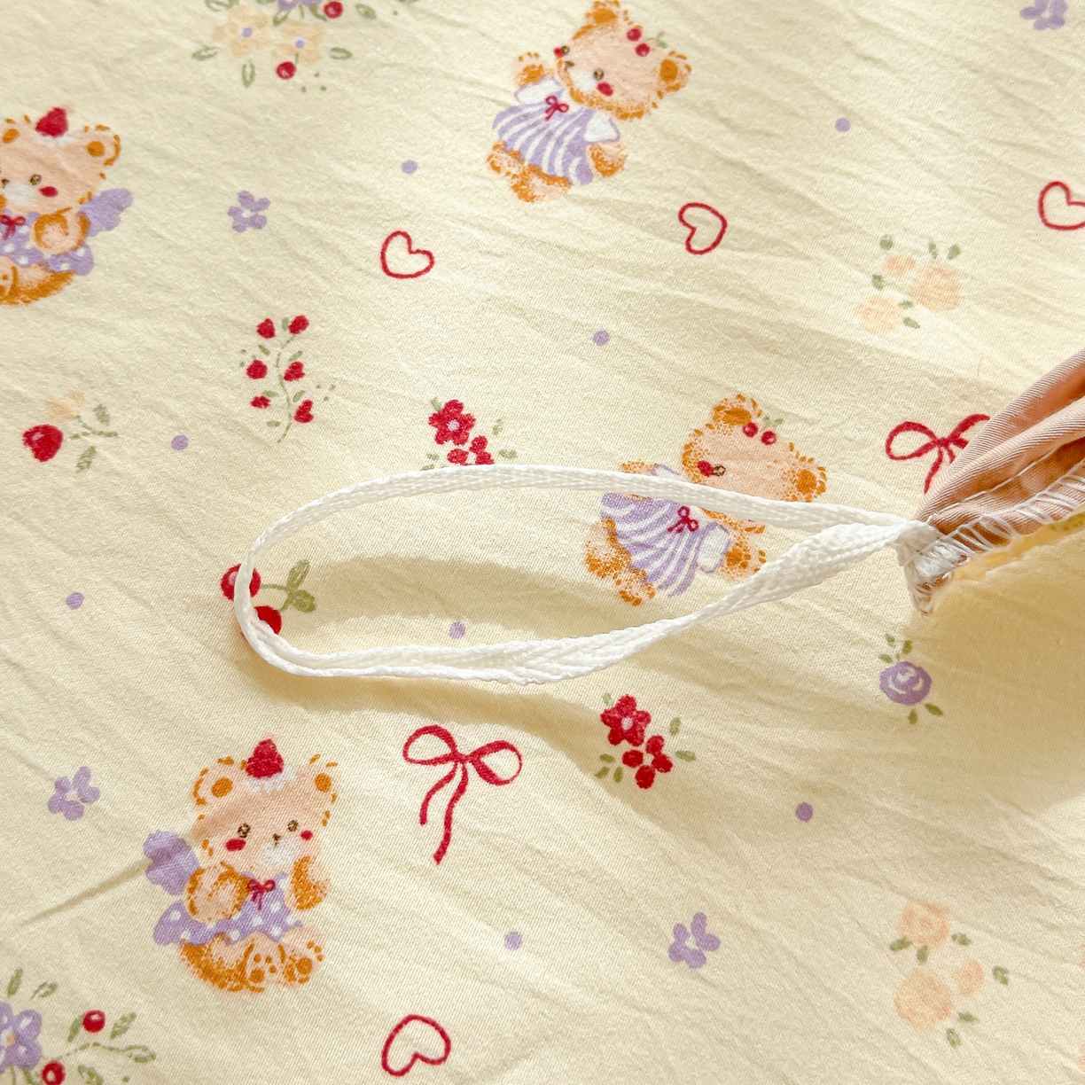 91家纺网 家纺一手货源 找家纺 佳鸿家纺 2026新款彷棉云朵棉毛巾绣四件套学生宿舍三件套萌宠系列（提供买家秀） 小熊公主