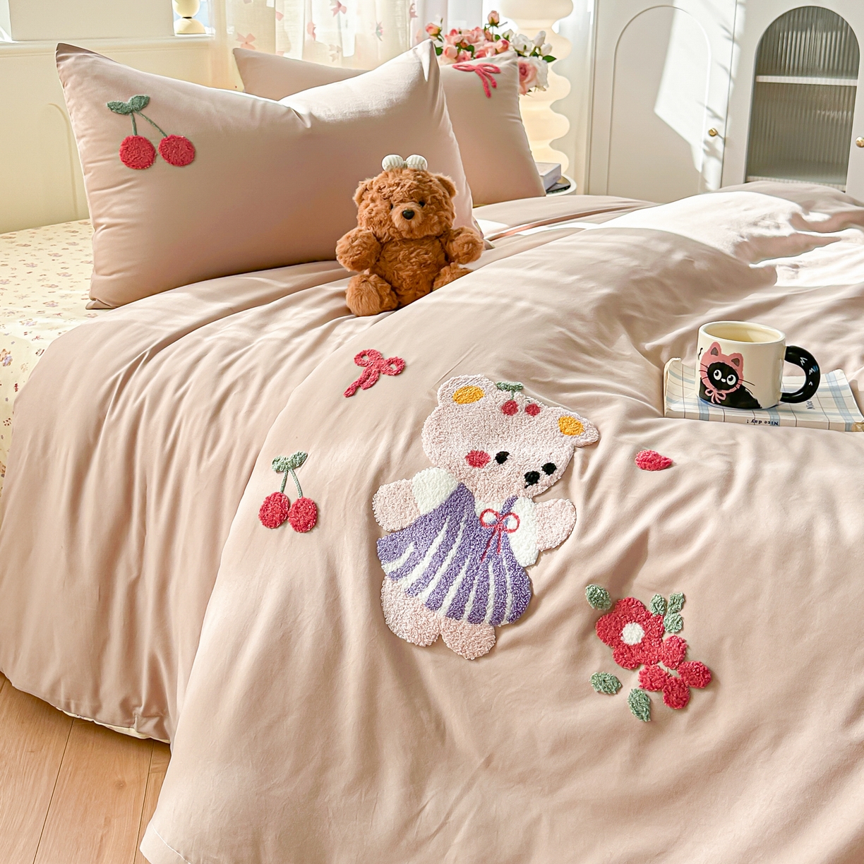 91家纺网 家纺一手货源 找家纺 佳鸿家纺 2026新款彷棉云朵棉毛巾绣四件套学生宿舍三件套萌宠系列（提供买家秀） 小熊公主