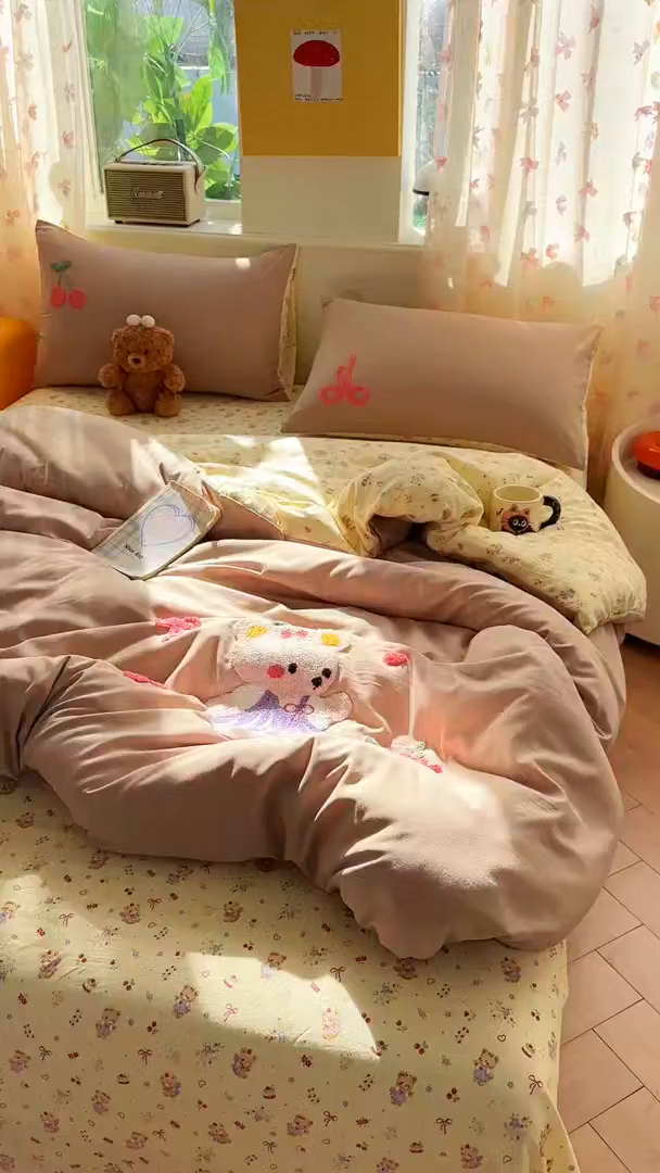 91家纺网 家纺一手货源 找家纺 佳鸿家纺 2026新款彷棉云朵棉毛巾绣四件套学生宿舍三件套萌宠系列（提供买家秀） 小熊公主
