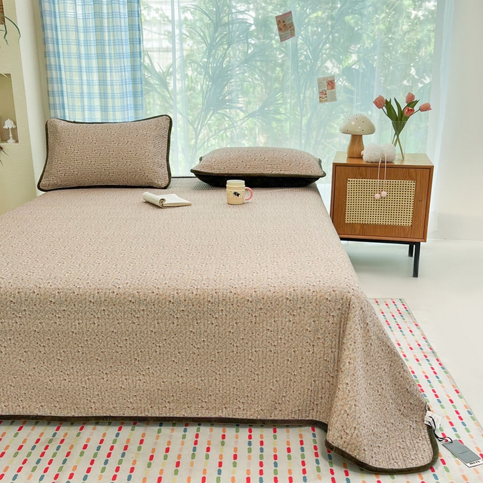 91家纺网 家纺一手货源 找家纺 欣宜家纺 2026新款全棉纱布加宝宝绒填充棉花床盖三件套 柔乡-绿