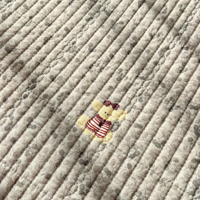 91家纺网 家纺一手货源 找家纺 欣宜家纺 2026新款全棉纱布加宝宝绒填充棉花床盖三件套 森系犬-灰