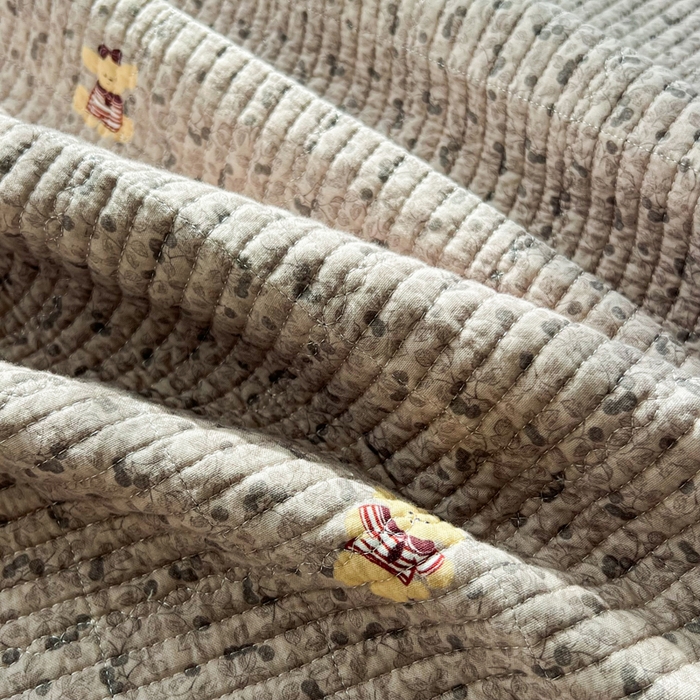 91家纺网 家纺一手货源 找家纺 欣宜家纺 2026新款全棉纱布加宝宝绒填充棉花床盖三件套 森系犬-灰